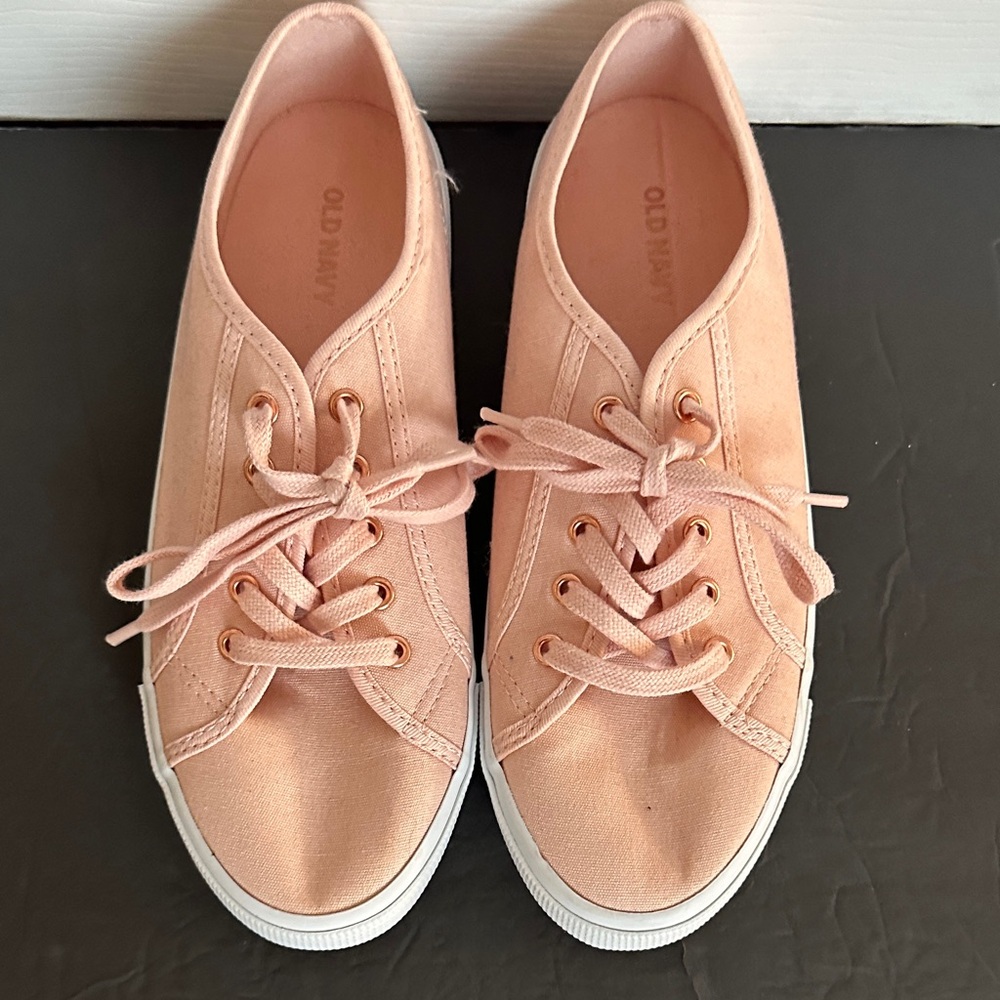 Old Navy Women's Peach Canvas Sneakers